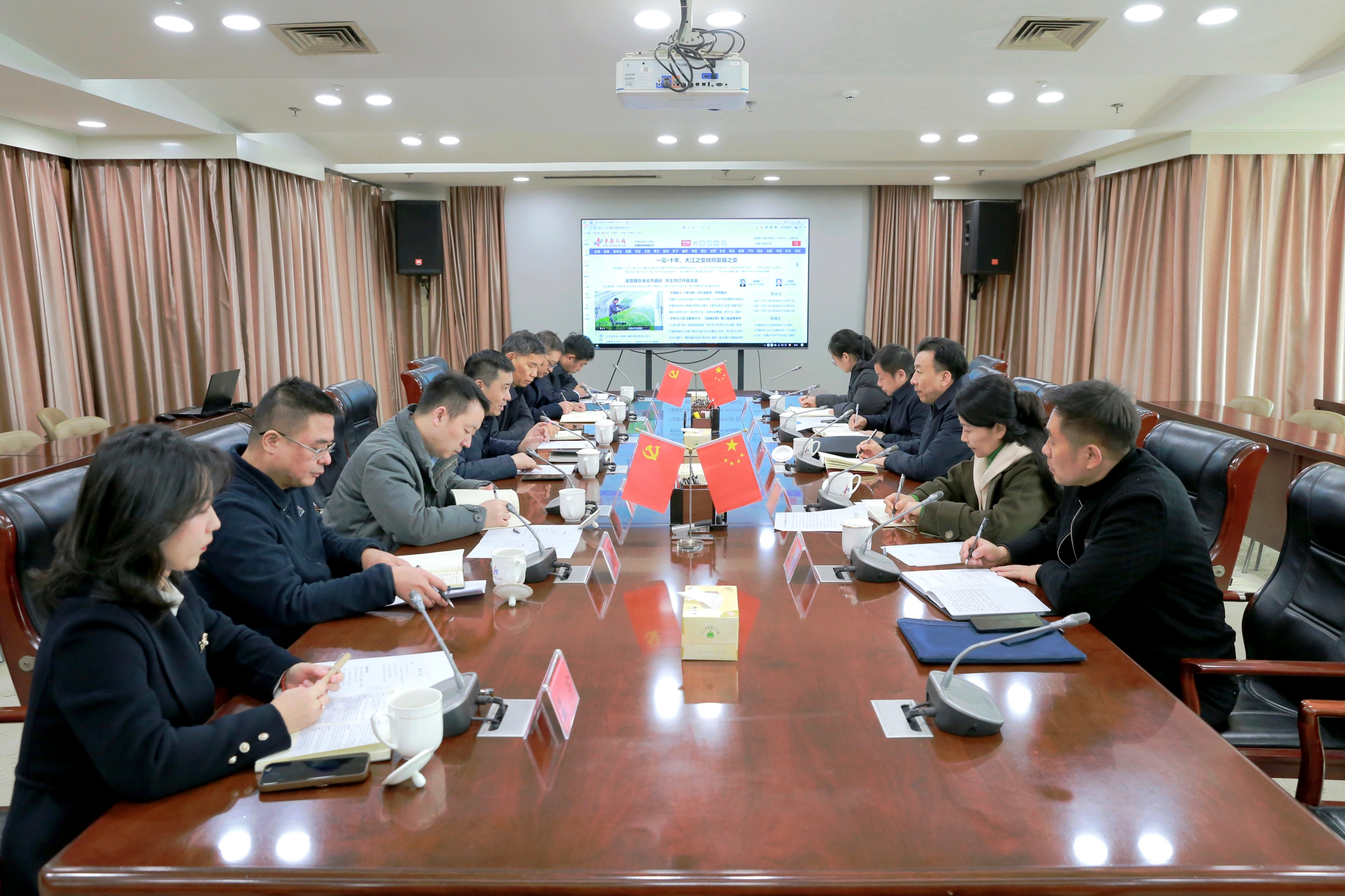 ����ʡ����������ǡ���ϯ������һ�е��ھ����ʵ�����̸