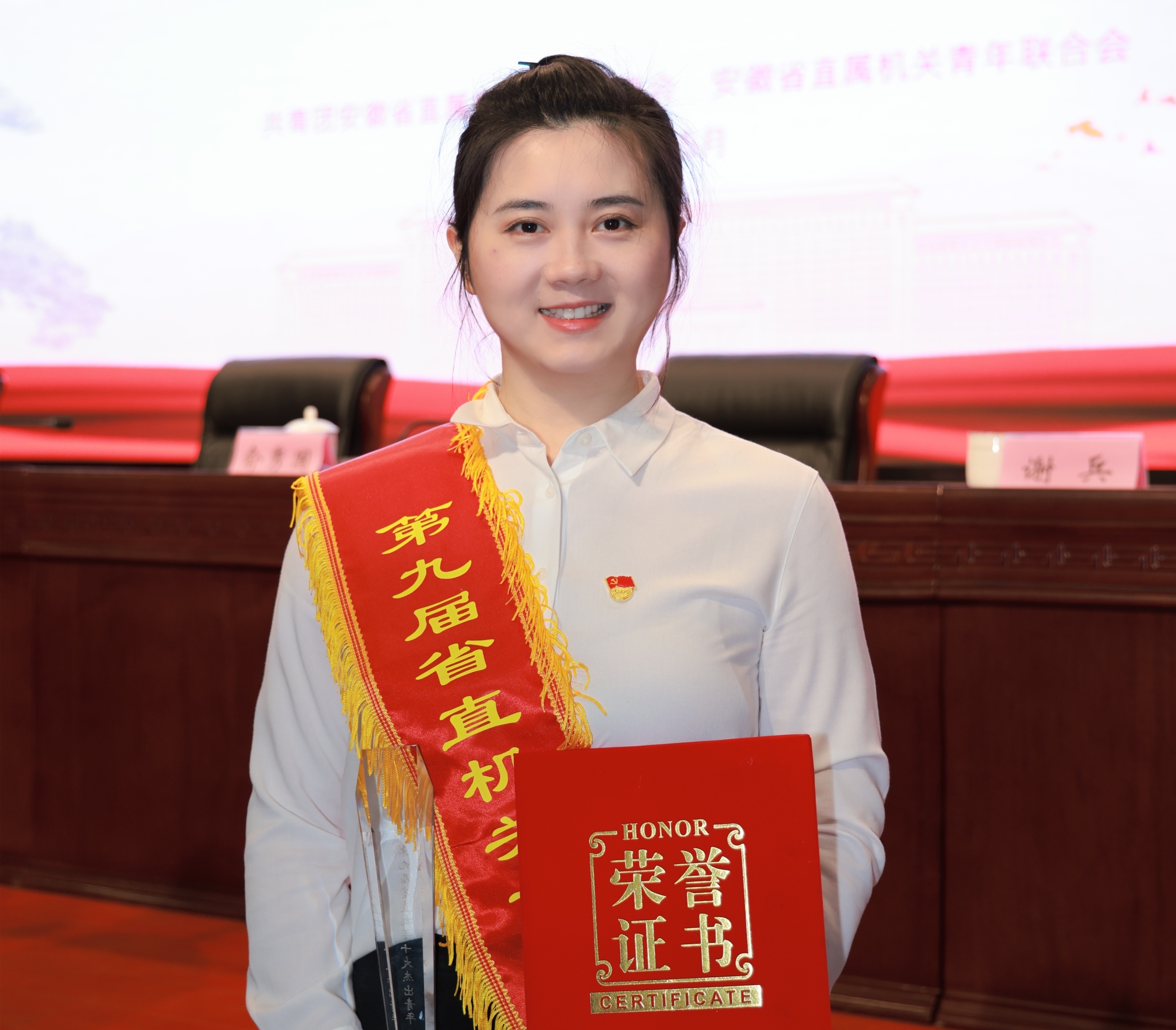 ���ɱ�һ�ߵ���졿����...