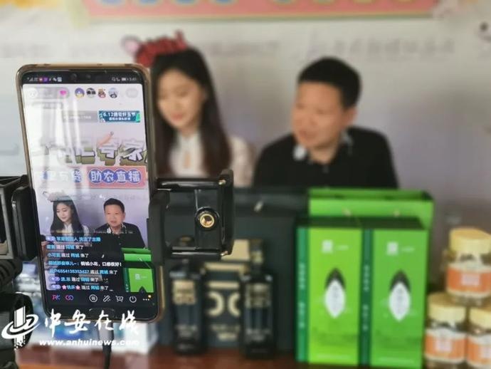 �������������ϻ�����λפ���һ������ſ�ҵף����н�������