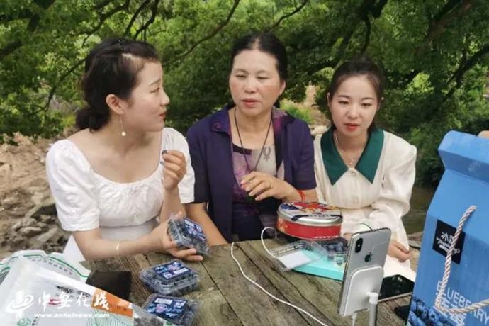 �������������ϻ�����λפ���һ������ſ�ҵף����н�������